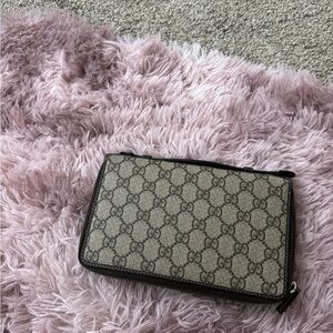 Gucci pre loved wallet like an organizer. Also called GG Sprime Documentary Case